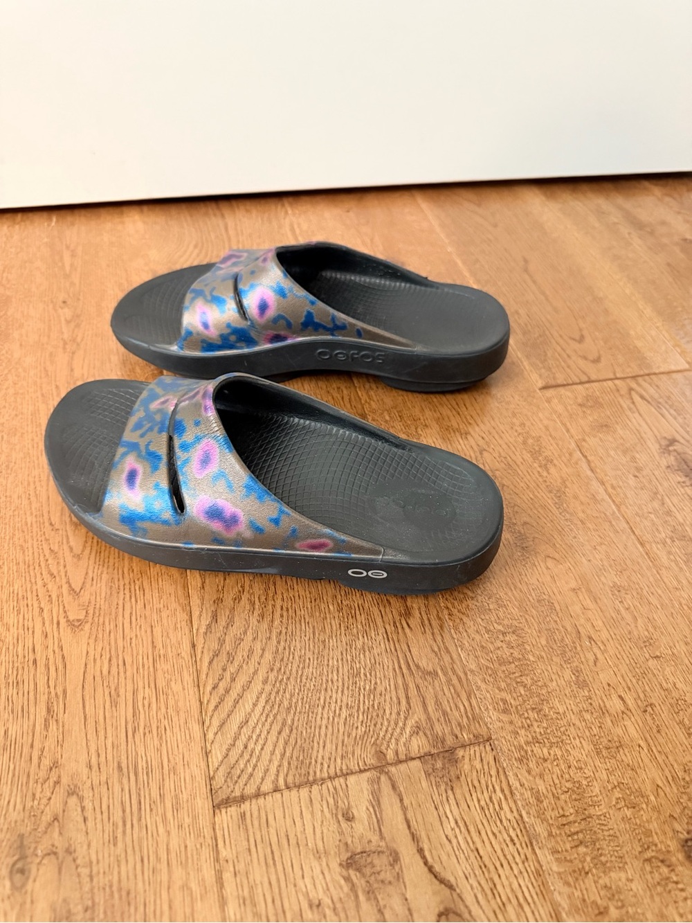 OOFOS Ooahh Luxe Limited Edition Kaleidoscope  Purple Black Slide Sandals 7